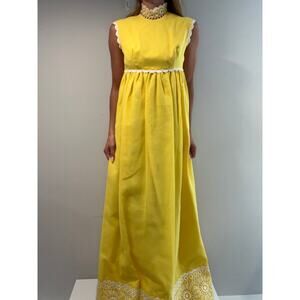 Vintage 1960s Yellow High Neck Column Dress w White Lace Contract Trim Small JL